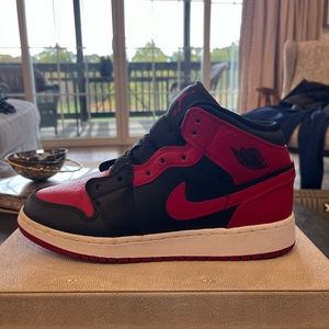 Nike Jordan 1 mid bread